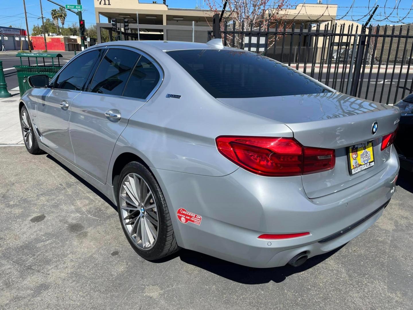 2018 SILVER /BLACK BMW 5-Series 530e iPerformance (WBAJA9C55JB) with an 2.0L L4 DOHC 16V TURBO HYBRID engine, 8A transmission, located at 744 E Miner Ave, Stockton, CA, 95202, (209) 944-5770, 37.956863, -121.282082 - Photo#11